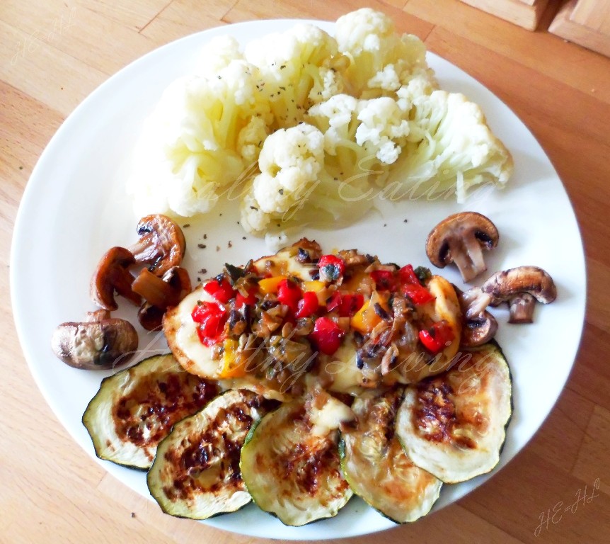 Baked turkey breast with mozzarella and vegetables