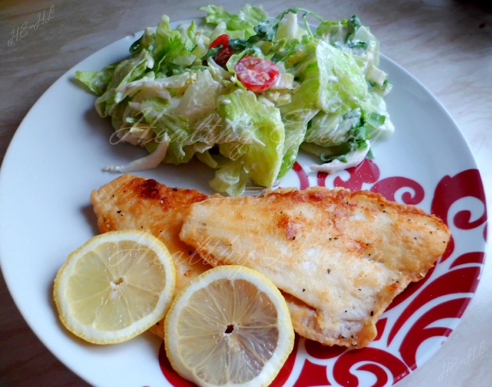 Flounder fillets with salad