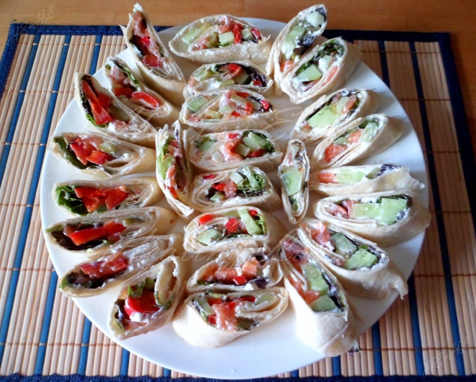 Mini tortillas with smoked salmon and trout