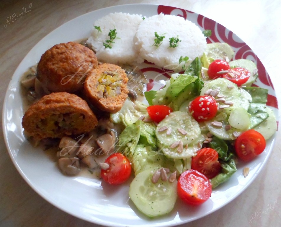 Turkey meatballs stuffed with yogurt-mushroom sauce