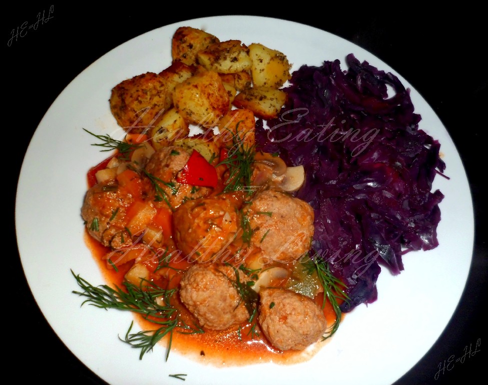 Poultry meatballs served with cabbage and potatoes