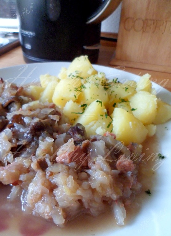 Bigos with dried mushrooms