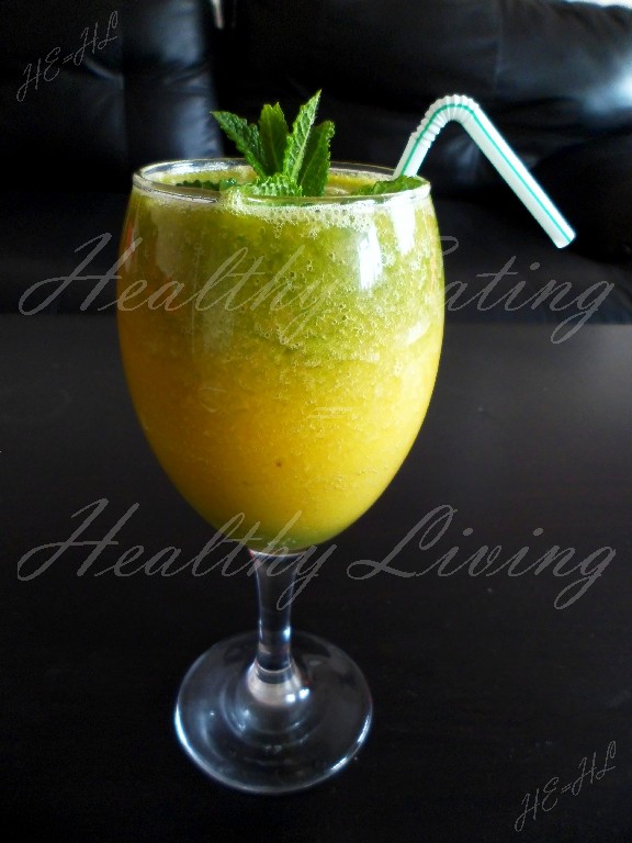 Fruity cocktail with mint and spinach