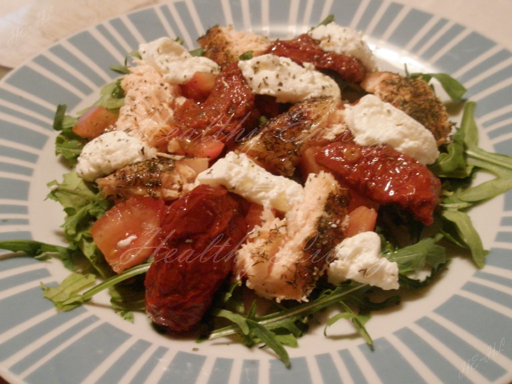 Salad with ricotta and baked salmon