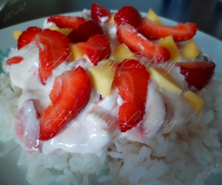 Rice with strawberries and mango