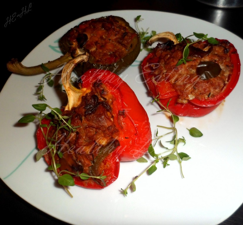 Bell pepper stuffed with turkey and vegetables