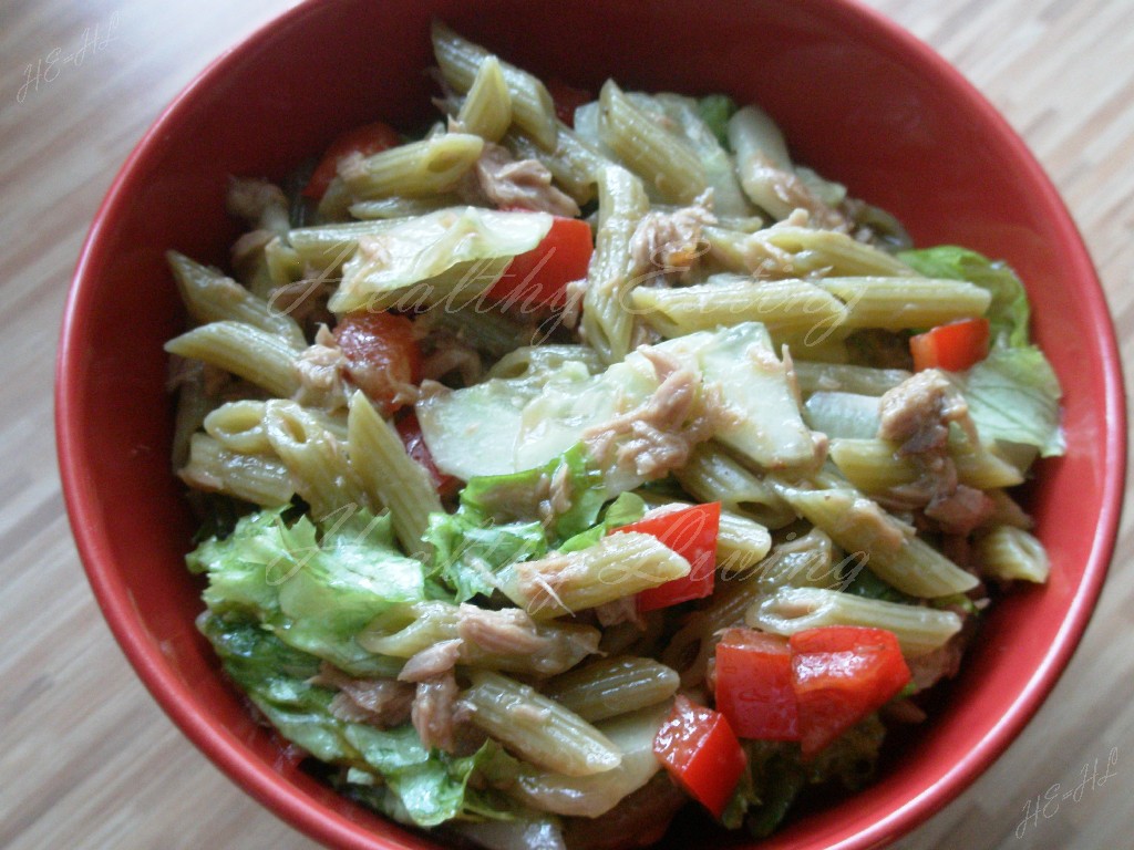 Salad with pasta, vegetables and tuna