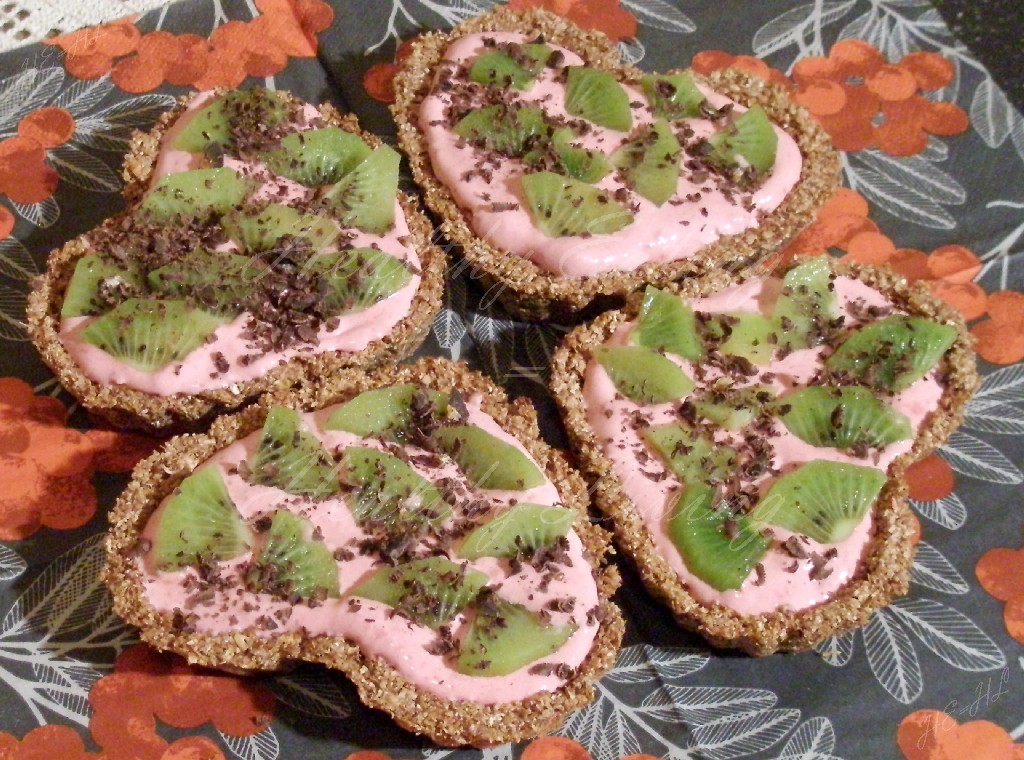 Mascarpone tartlets on bran