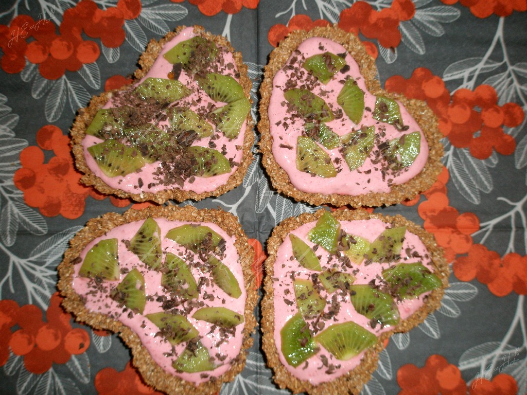 Mascarpone tartlets on bran