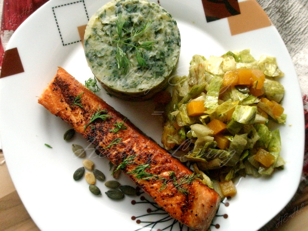 Grilled salmon with spinach puree and pumpkin salad