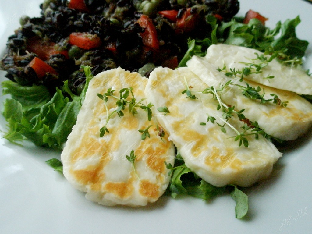 Grilled halloumi cheese with a nut-flavoured risotto