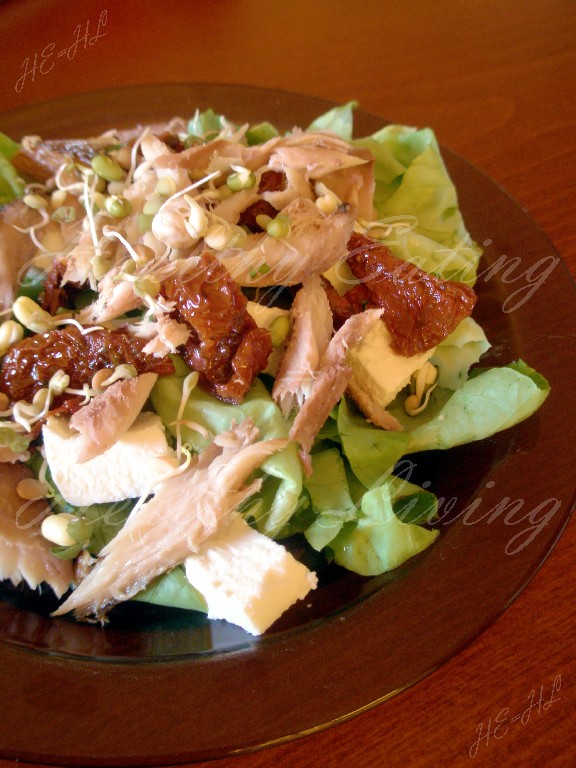 Salad with mackerel and feta