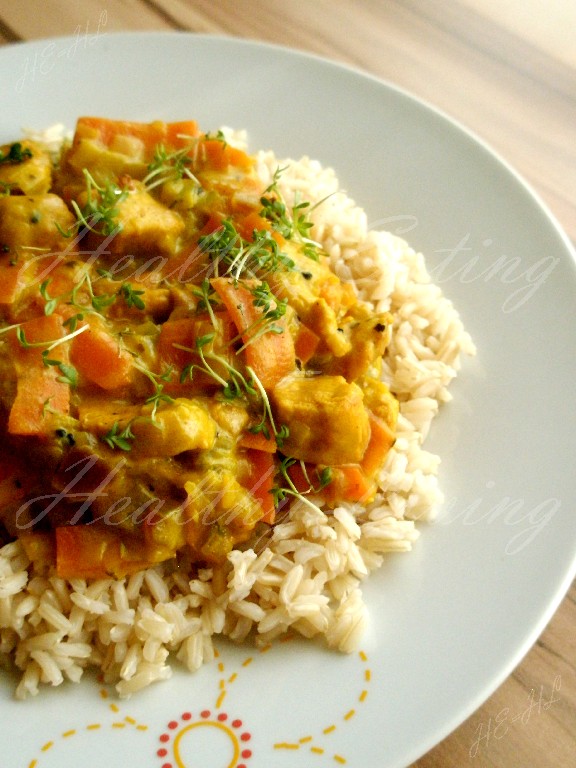 Chicken breast in leek-carrot sauce with brown rice