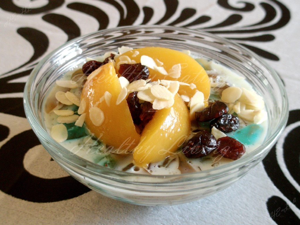 Marble dessert with peach and raisinis