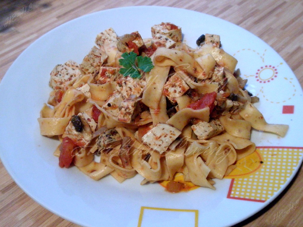 Chilli noodles with marinated tofu