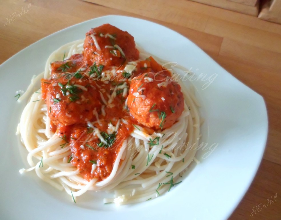 Spaghetti with tender meatballs 