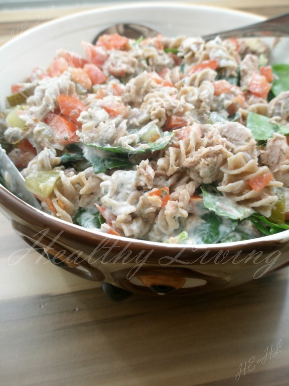 Pasta salad with spinach