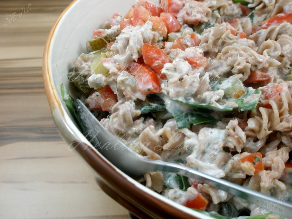 Pasta salad with spinach