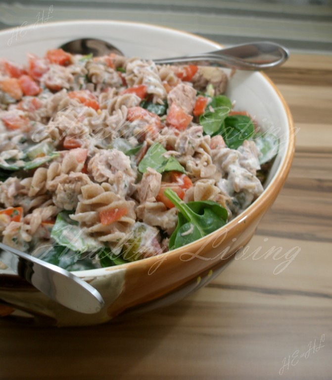 Pasta salad with spinach