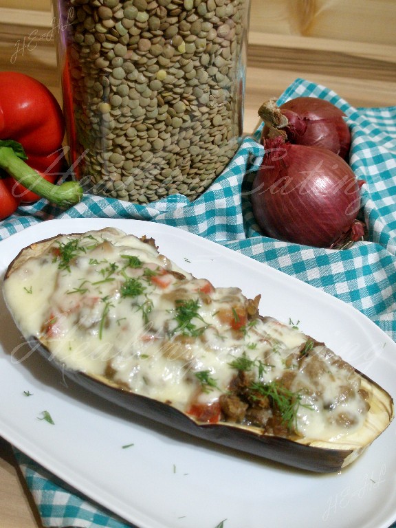 Eggplant stuffed with green lentils