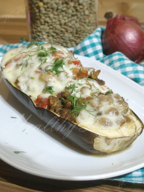 Eggplant stuffed with green lentils