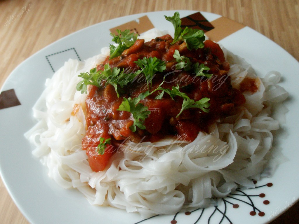 Rice pasta with tomato-mushroom sauce