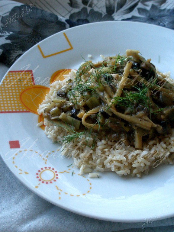 Rice with leek-mushroom sauce and bamboo shoots