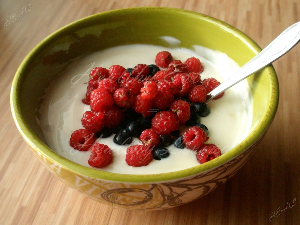 Sweet yogurt with fruits