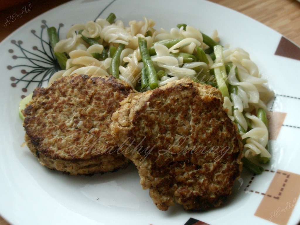 Tuna burgers and rice pasta