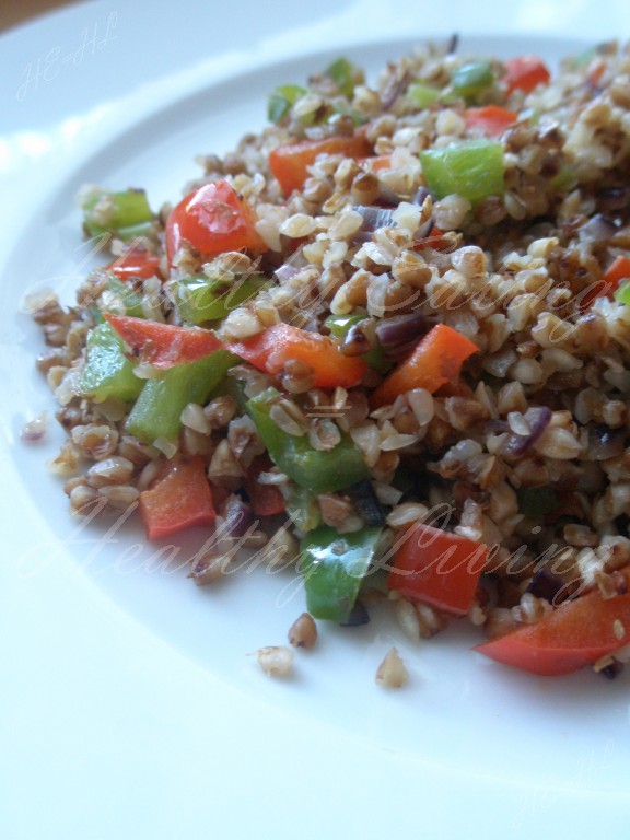 Buckwheat with bell peppers and linseed oil