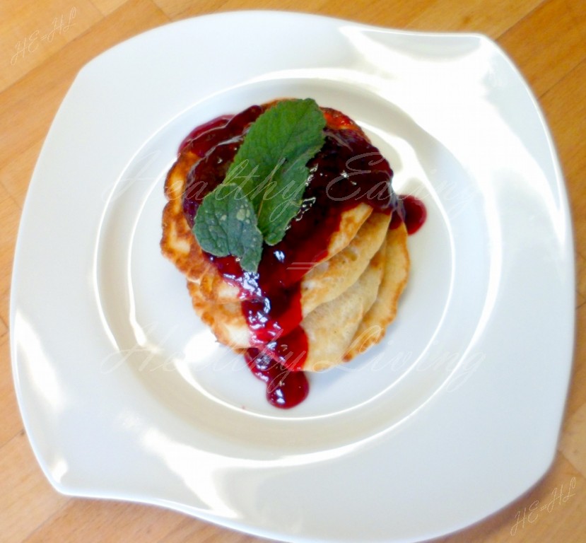 Apple-pear fritters with blackberry mousse