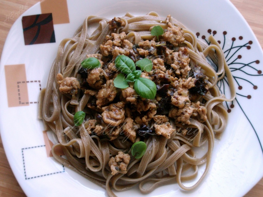 Mushroom tagliatelle with dried plums and minced meat