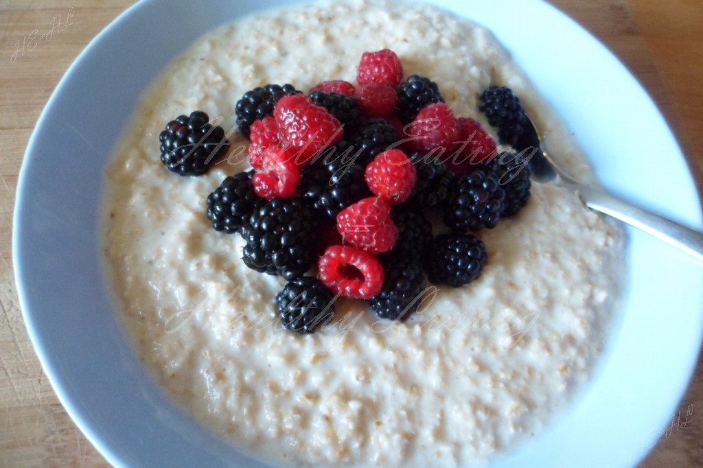 Oatmeal-millet flakes with fruits