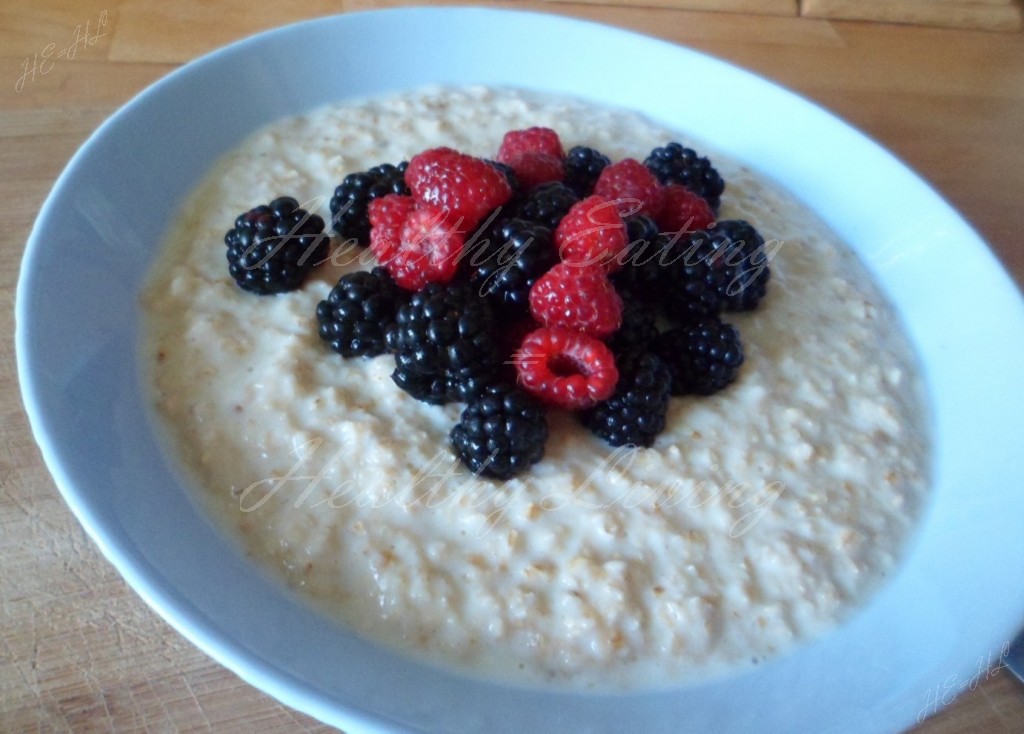 Oatmeal-millet flakes with fruits