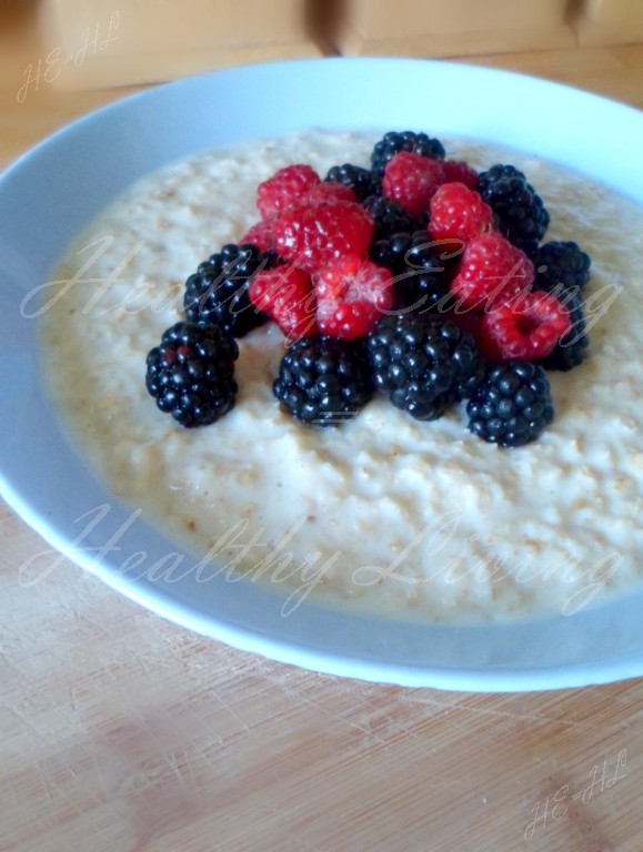 Oatmeal-millet flakes with fruits