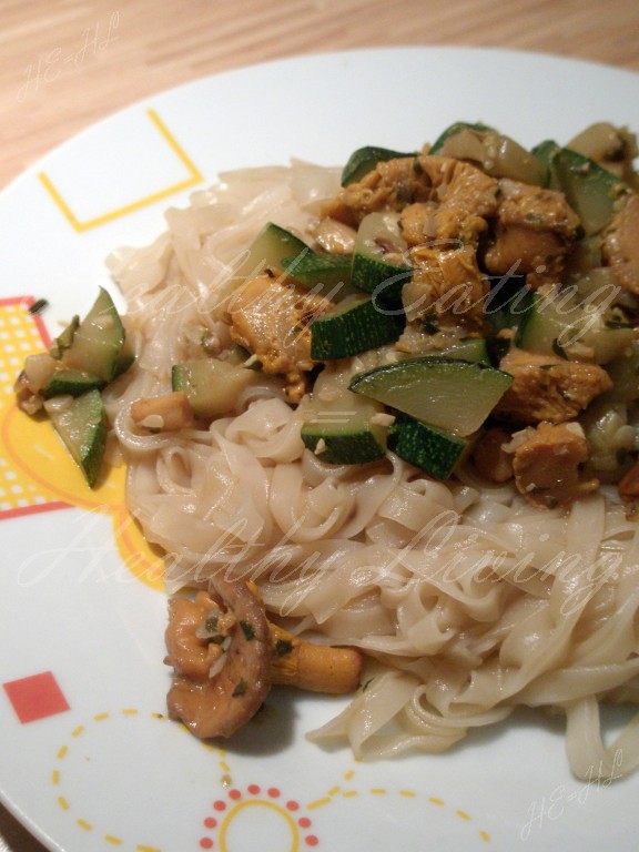 Chanterelle with rice pasta