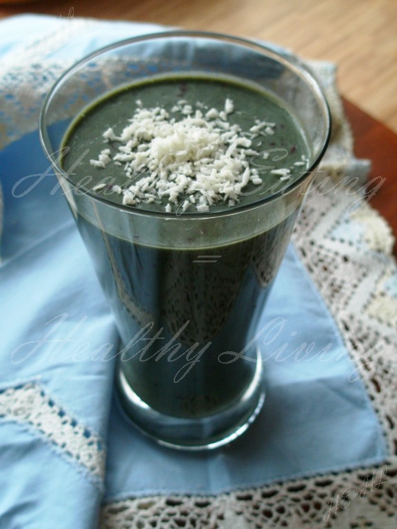 Fruity smoothie with spirulina