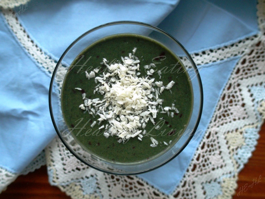 Fruity smoothie with spirulina