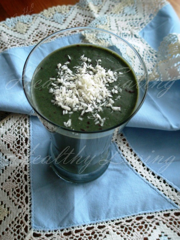 Fruity smoothie with spirulina