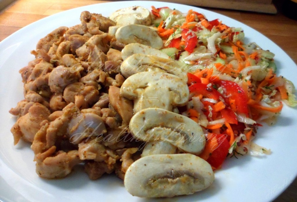 Poultry gyros with salad and mushrooms