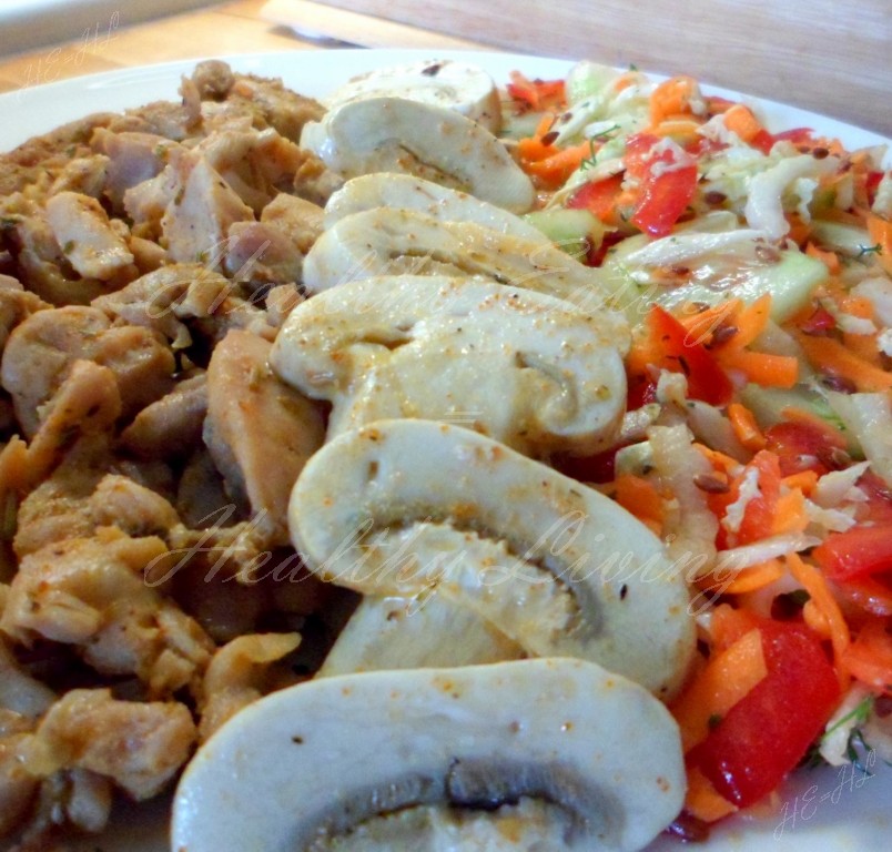 Poultry gyros with salad and mushrooms