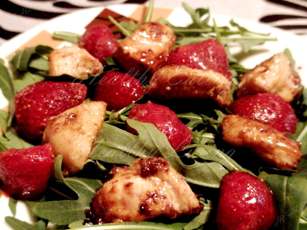 Salad with chicken and strawberries