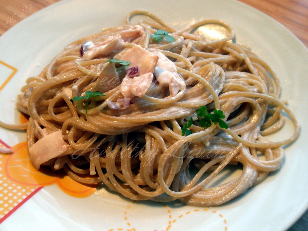 Spaghetti with yogurt-cheese sauce