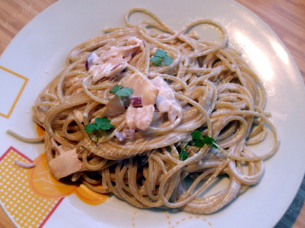 Spaghetti with yogurt-cheese sauce