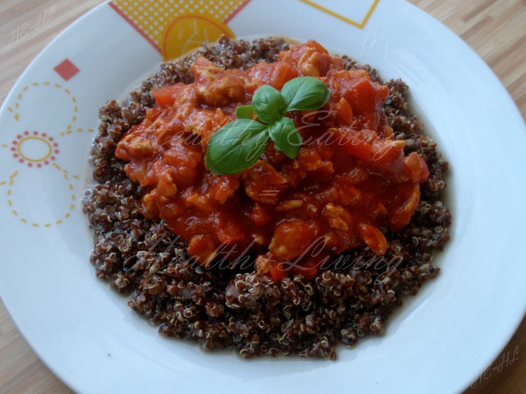 Red quinoa with meat sauce