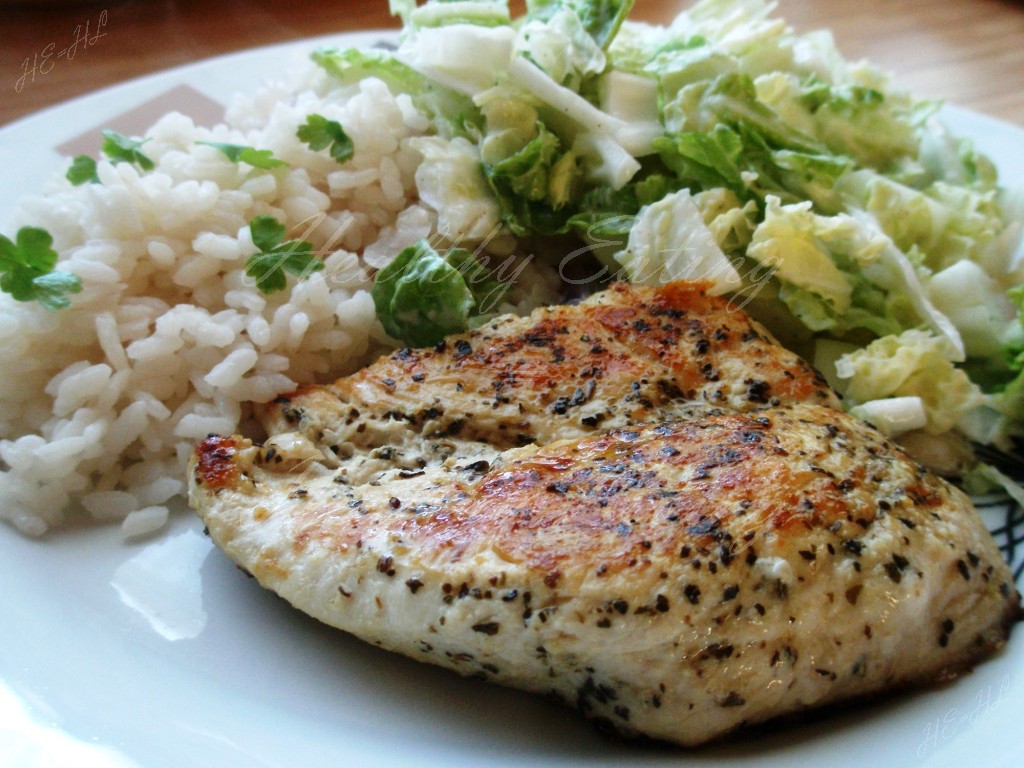 Grilled chicken breast with lemon-flavoured rice