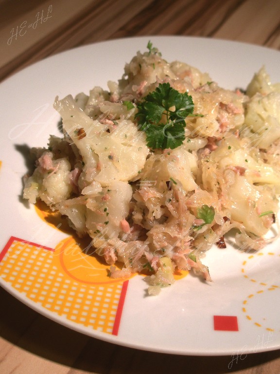 Sauerkraut and cauliflower salad