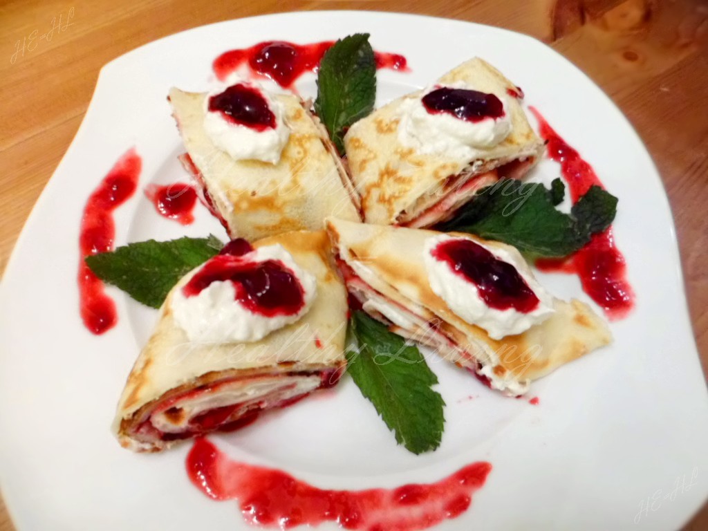 Pancakes with quark and blackberries