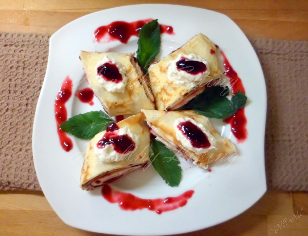 Pancakes with quark and blackberries