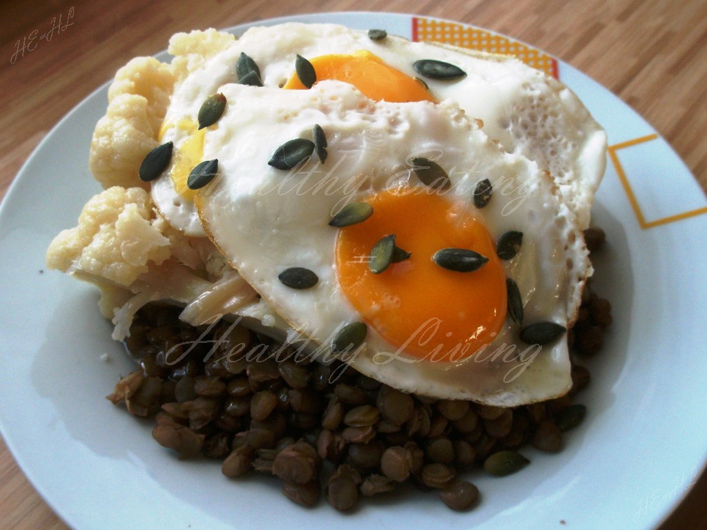 Green lentils with fried egg